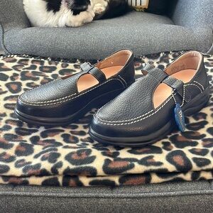 Dr. Comfort all leather Mary Jane shoe.  Super comfortable.  Never used.  Size 8